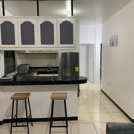 Comfortable 3-Bedroom Apartment, Close To The American Consulate Guayaquil Kültér fotó