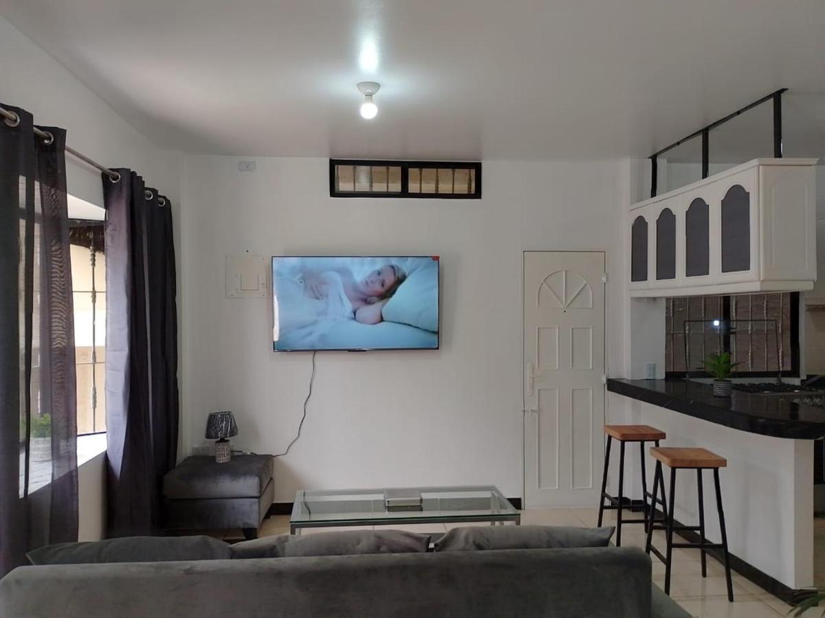 Comfortable 3-Bedroom Apartment, Close To The American Consulate Guayaquil Kültér fotó